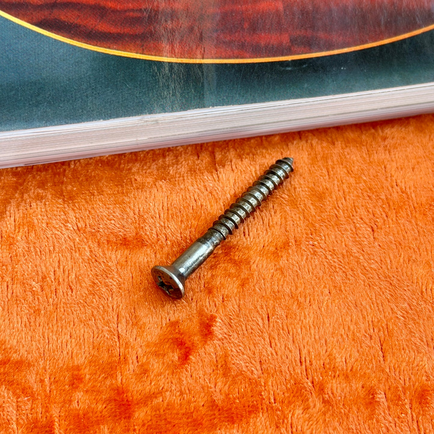 Historische Gibson® großer Gurtknopf Schraube