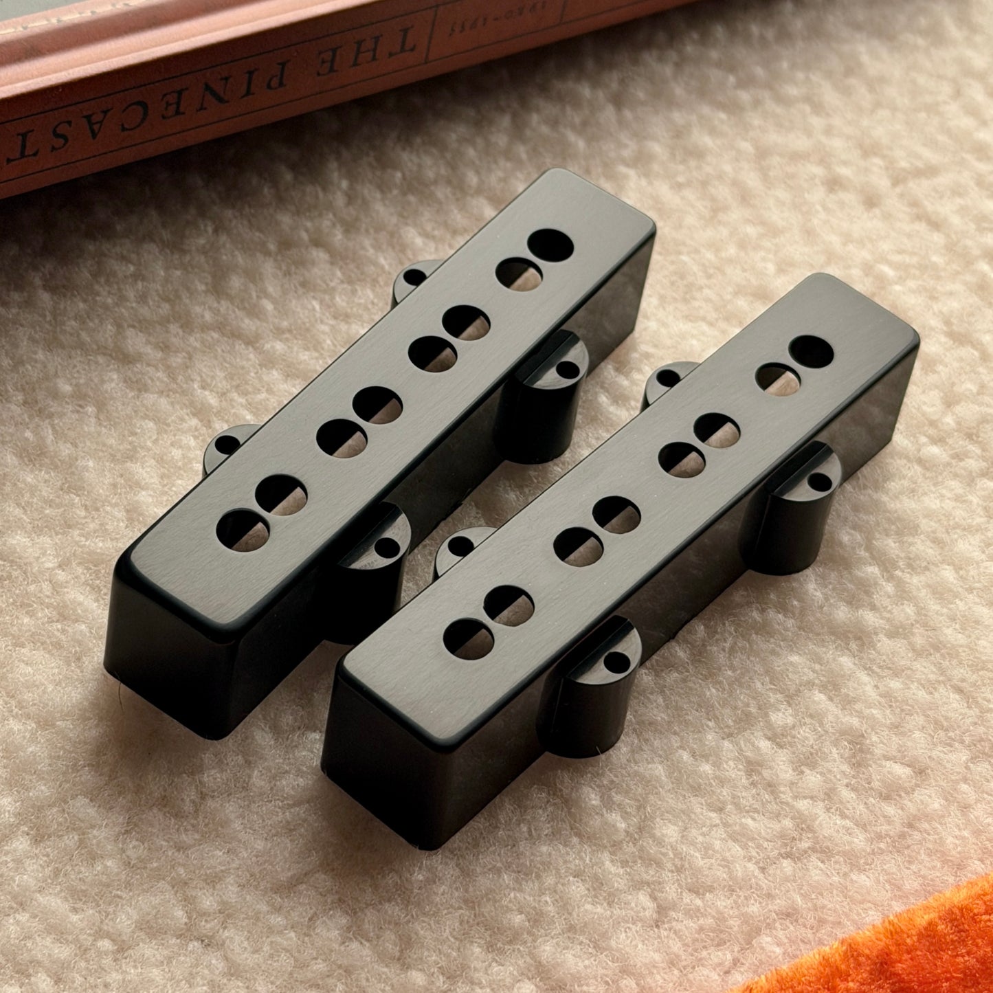1960 Jazz Bass® Tonabnehmerkappen
