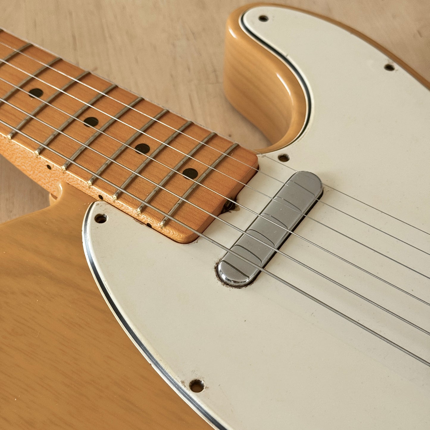 1960er Tele® Pickguard in weißem Pergament
