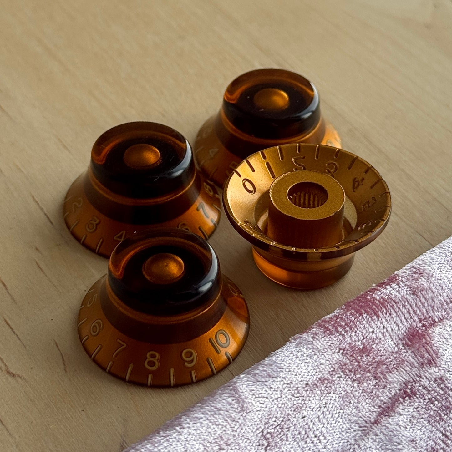 Antike Glockenknöpfe (Amber)