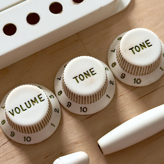 1957 Strat® Regler, Abdeckungen & Kappen (ABS-Stil)