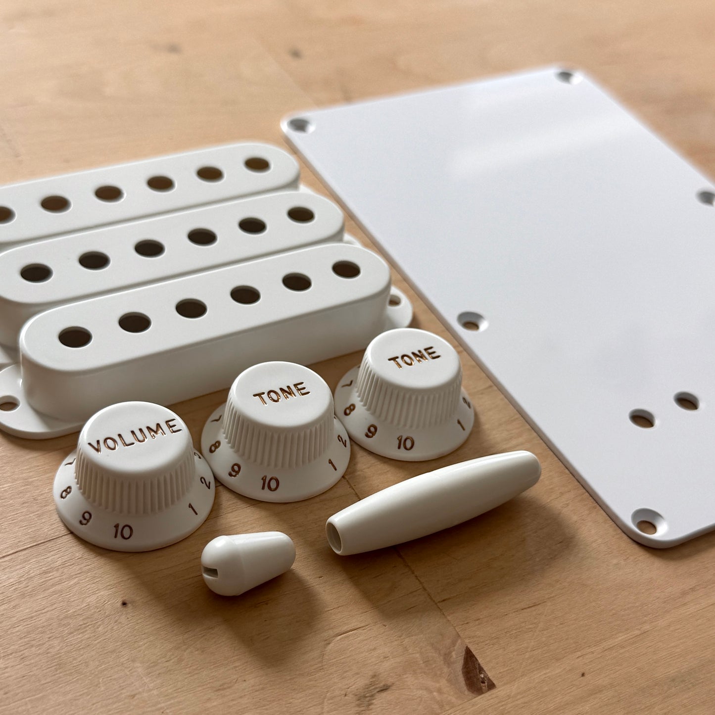 1954/1955 Strat® Komplettes Zubehörset (Bakelit-Stil)