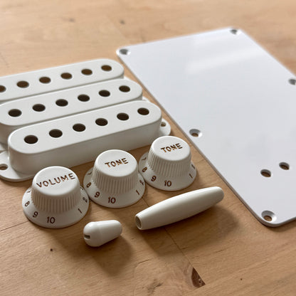 1954/1955 Strat® Komplettes Zubehörset (Bakelit-Stil)