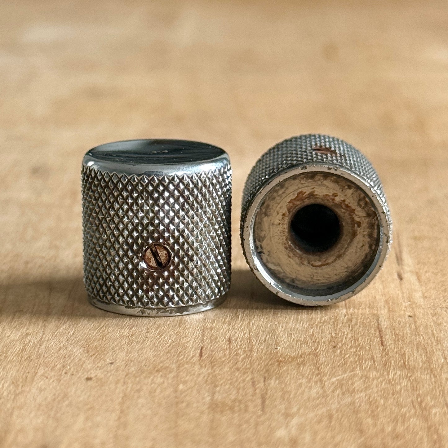 1960er Tele® gerändelte Flat-Top Knöpfe