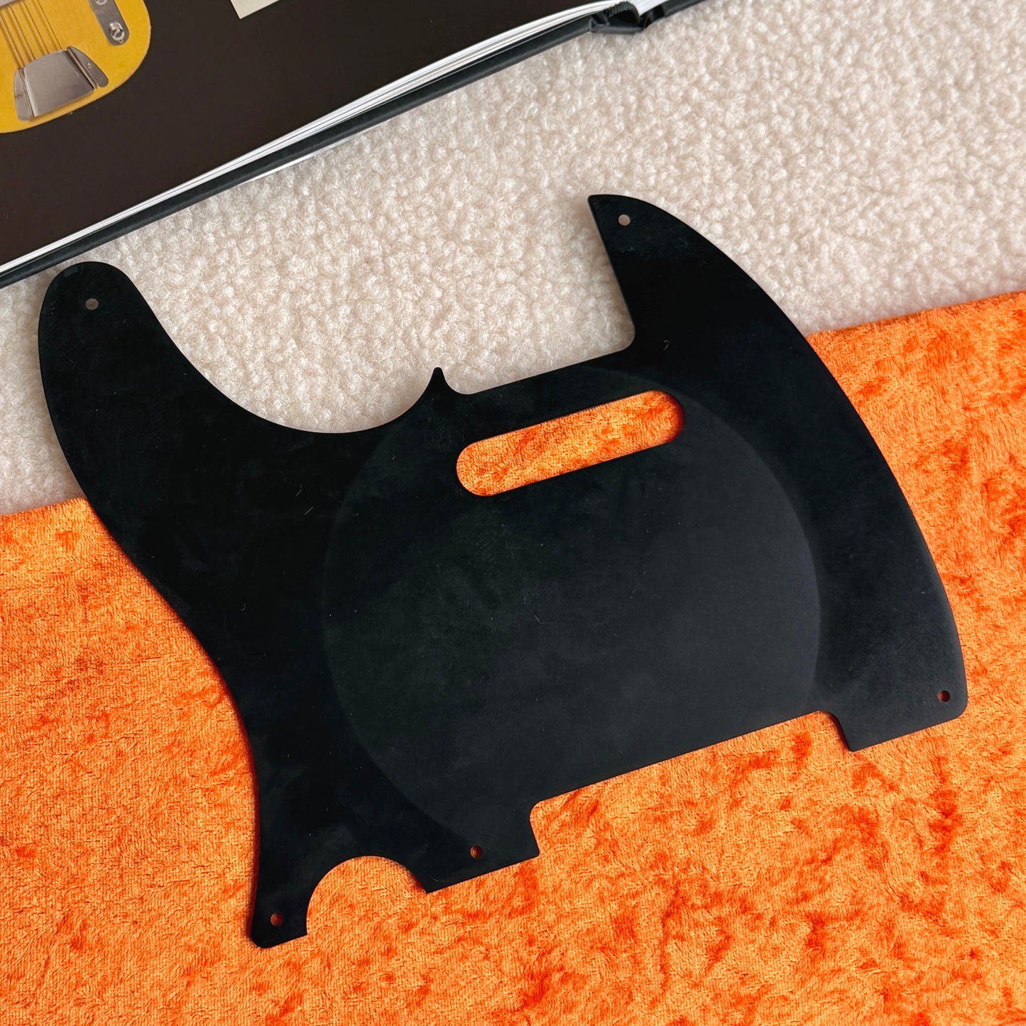 1950er Tele® Bakelit Blackguard (Nitrolackiert)