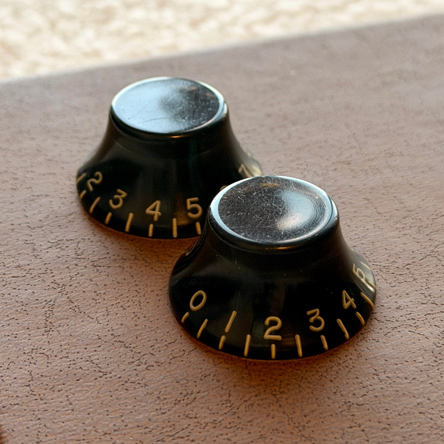 Klingel-/Zylinderhutknöpfe im Vintage-Stil (Schwarz)