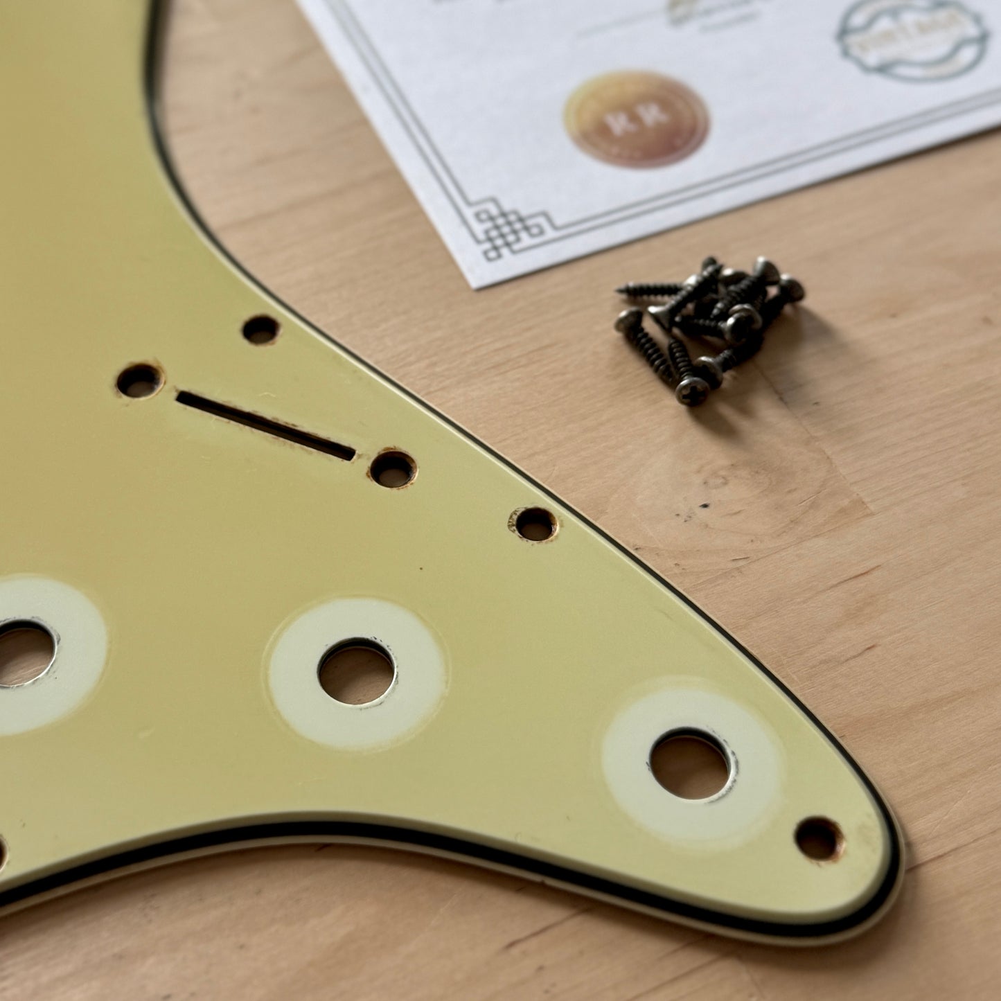 EINZELSTÜCK • Stark verfärbtes 1962 Strat® Schlagbrett in Mint
