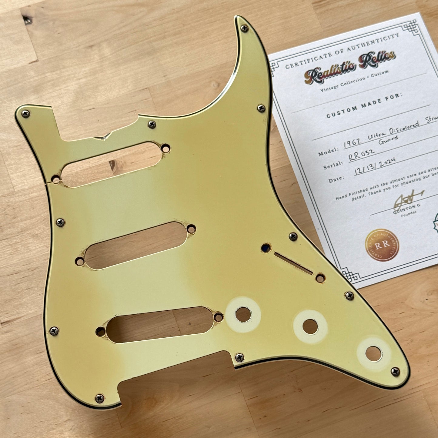 EINZELSTÜCK • Stark verfärbtes 1962 Strat® Schlagbrett in Mint