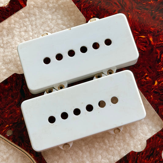 Jazzmaster® Pickup-Kappen in Weiß