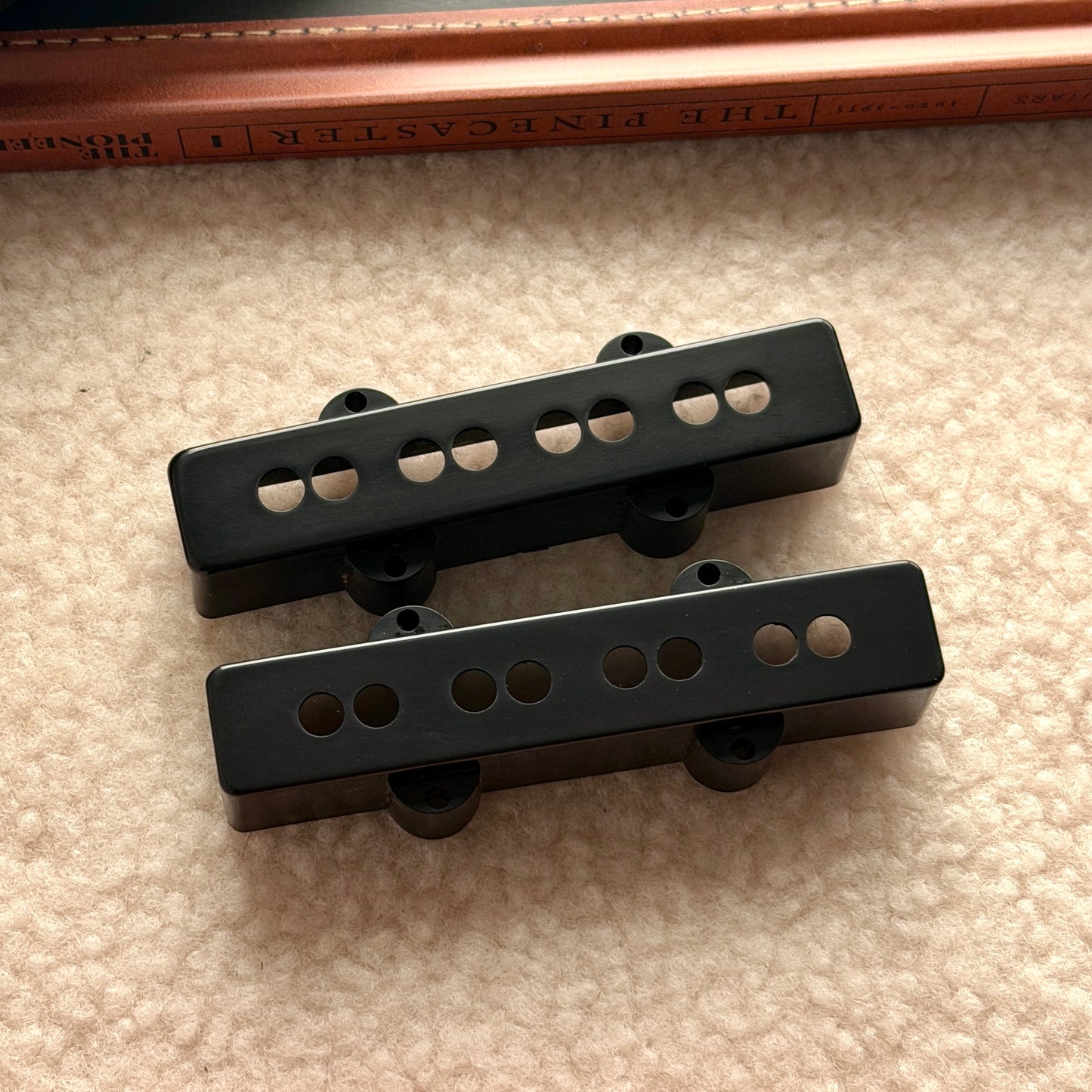 1960 Jazz Bass® Tonabnehmerkappen