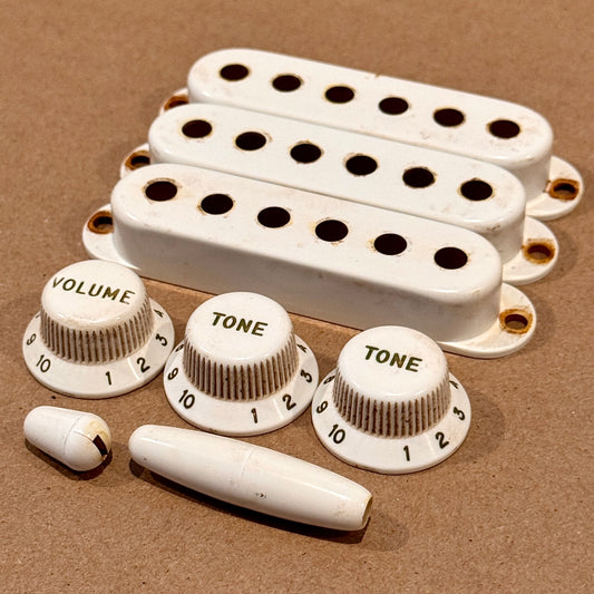 1955 Strat® Knobs, Covers & Tips (Bakelit-Stil)
