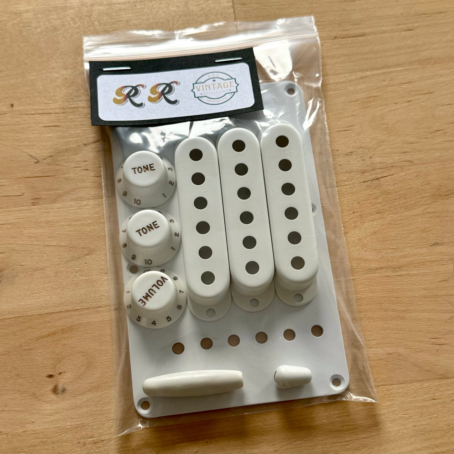 1954/1955 Strat® Komplettes Zubehörset (Bakelit-Stil)