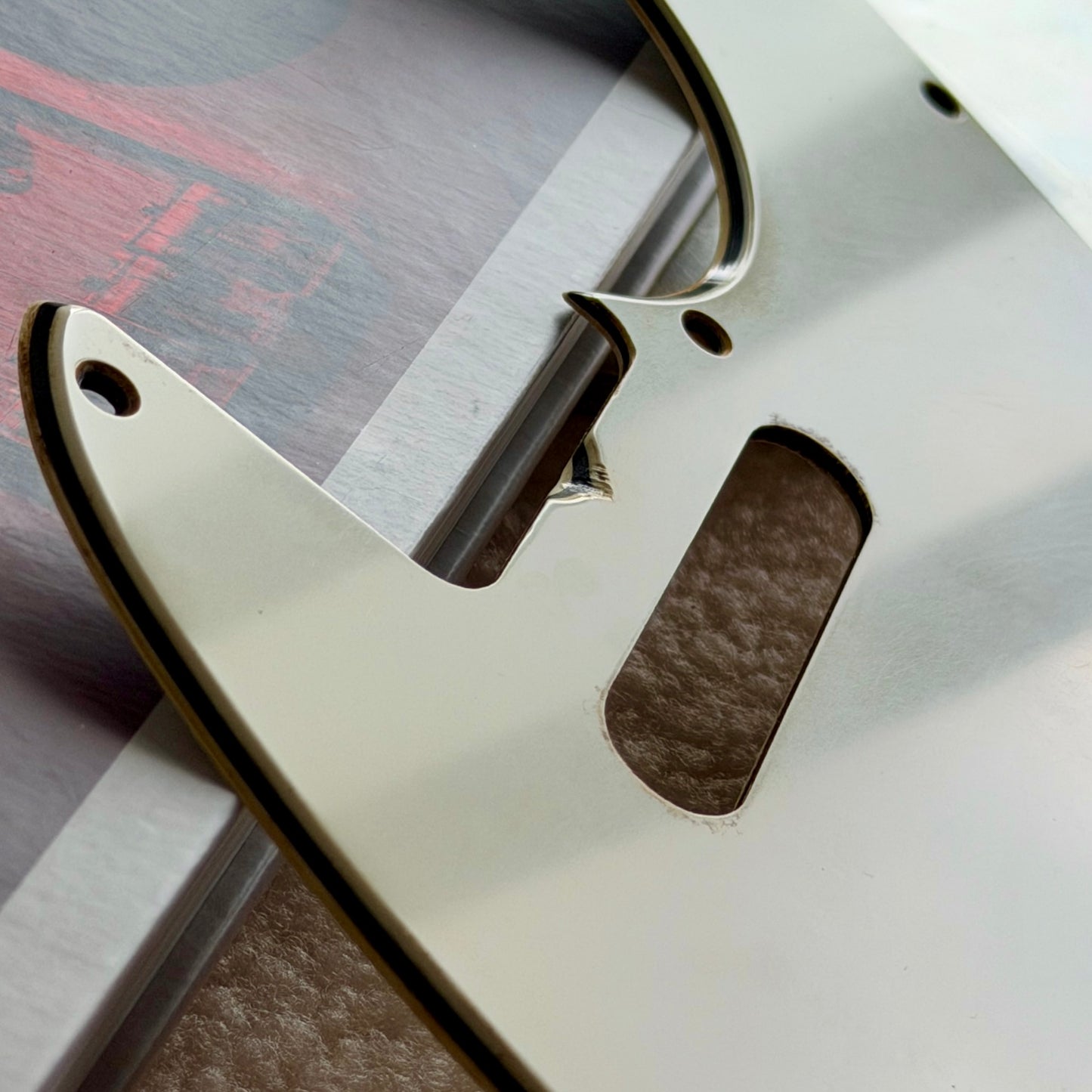 1960er Tele® Pickguard in weißem Pergament