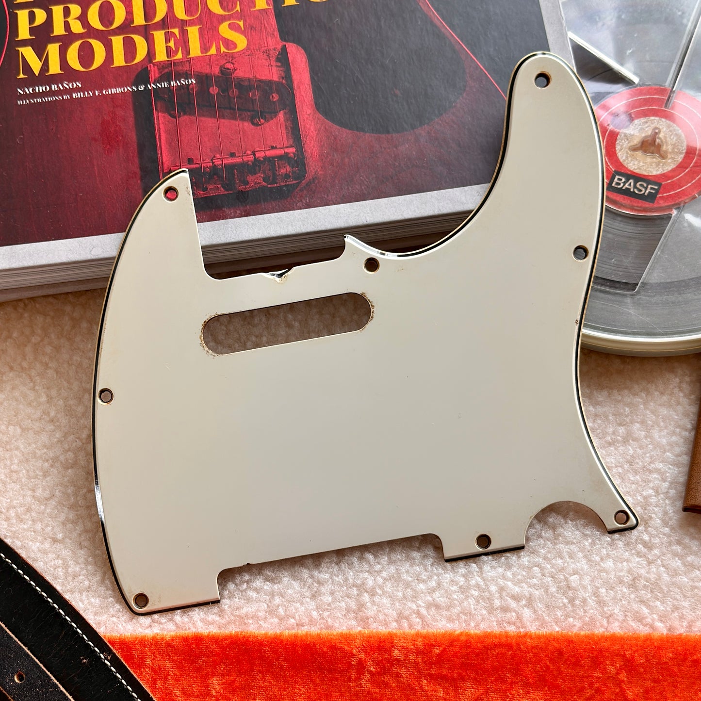 1960er Tele® Pickguard in weißem Pergament