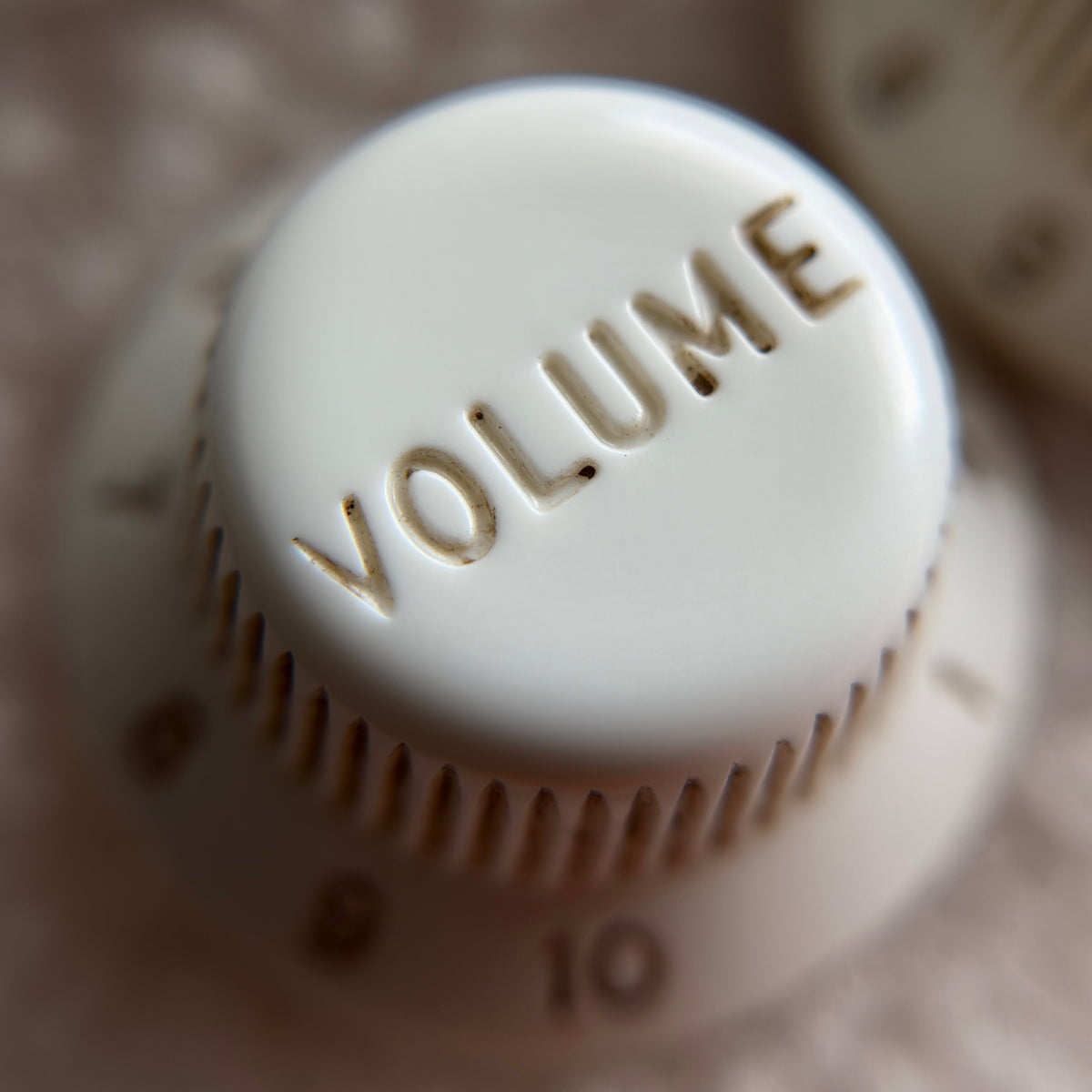 1955 Strat® Knobs, Covers & Tips (Bakelite Style)
