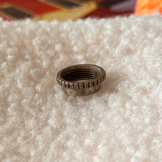 Burst • Grobe Mutter für Knebel-Schalter