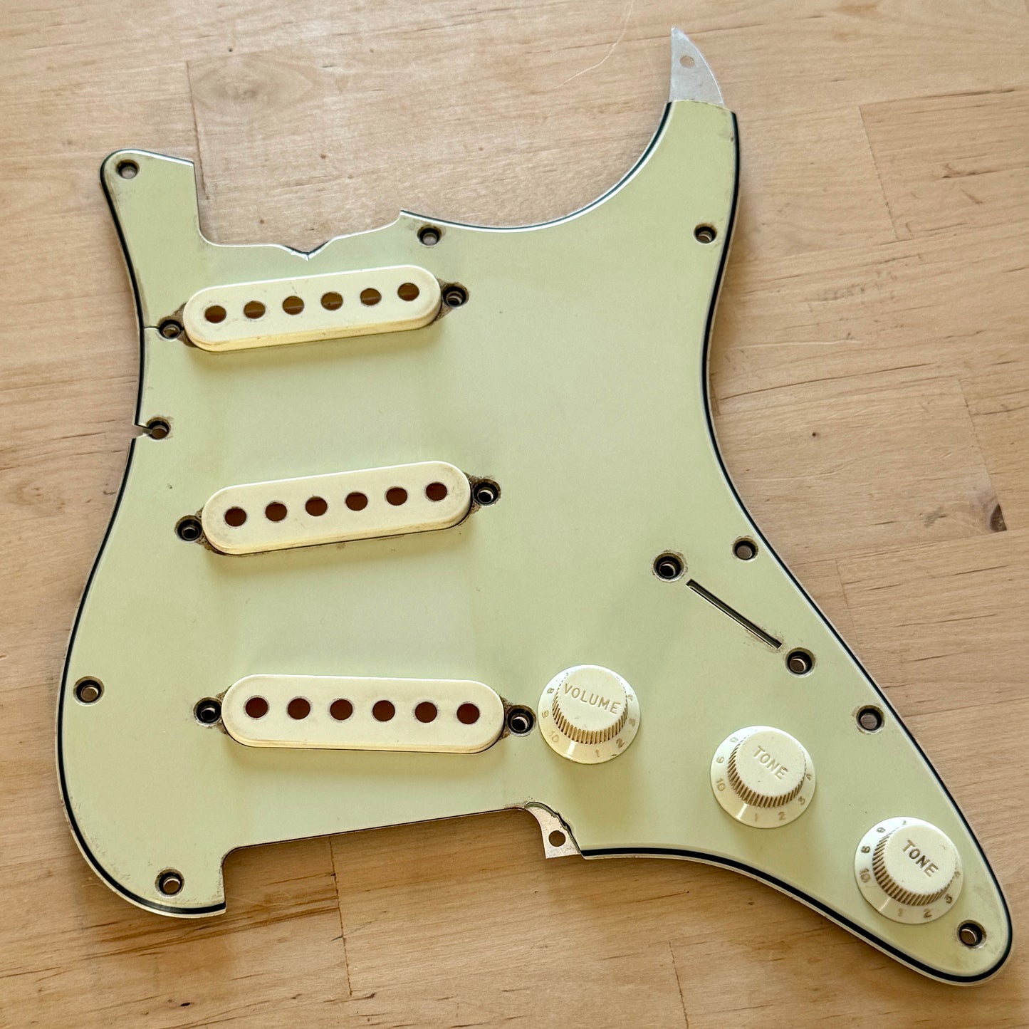 EINZELSTÜCK • Ultra Aged 1962 Strat® Pickguard in Mint