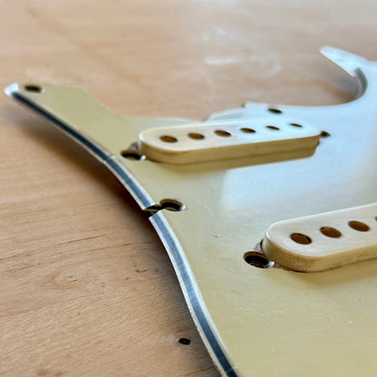 EINZELSTÜCK • Ultra Aged 1962 Strat® Pickguard in Mint