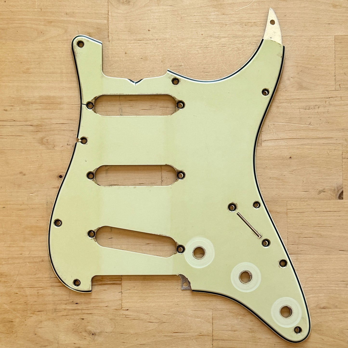 EINZELSTÜCK • Ultra Aged 1962 Strat® Pickguard in Mint
