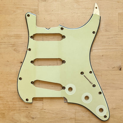 EINZELSTÜCK • Ultra Aged 1962 Strat® Pickguard in Mint