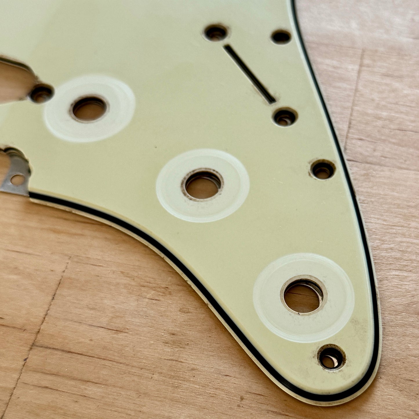 EINZELSTÜCK • Ultra Aged 1962 Strat® Pickguard in Mint