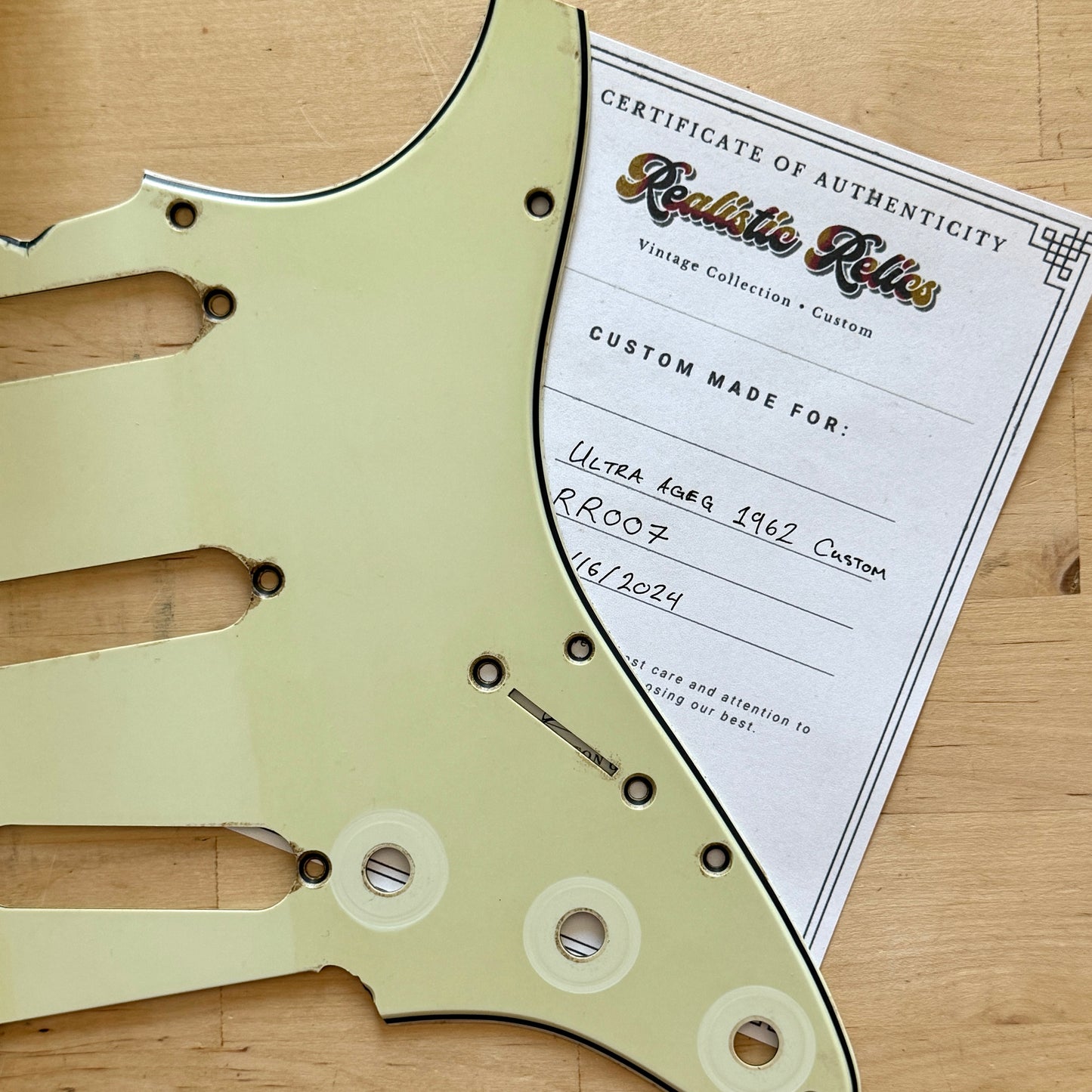 EINZELSTÜCK • Ultra Aged 1962 Strat® Pickguard in Mint
