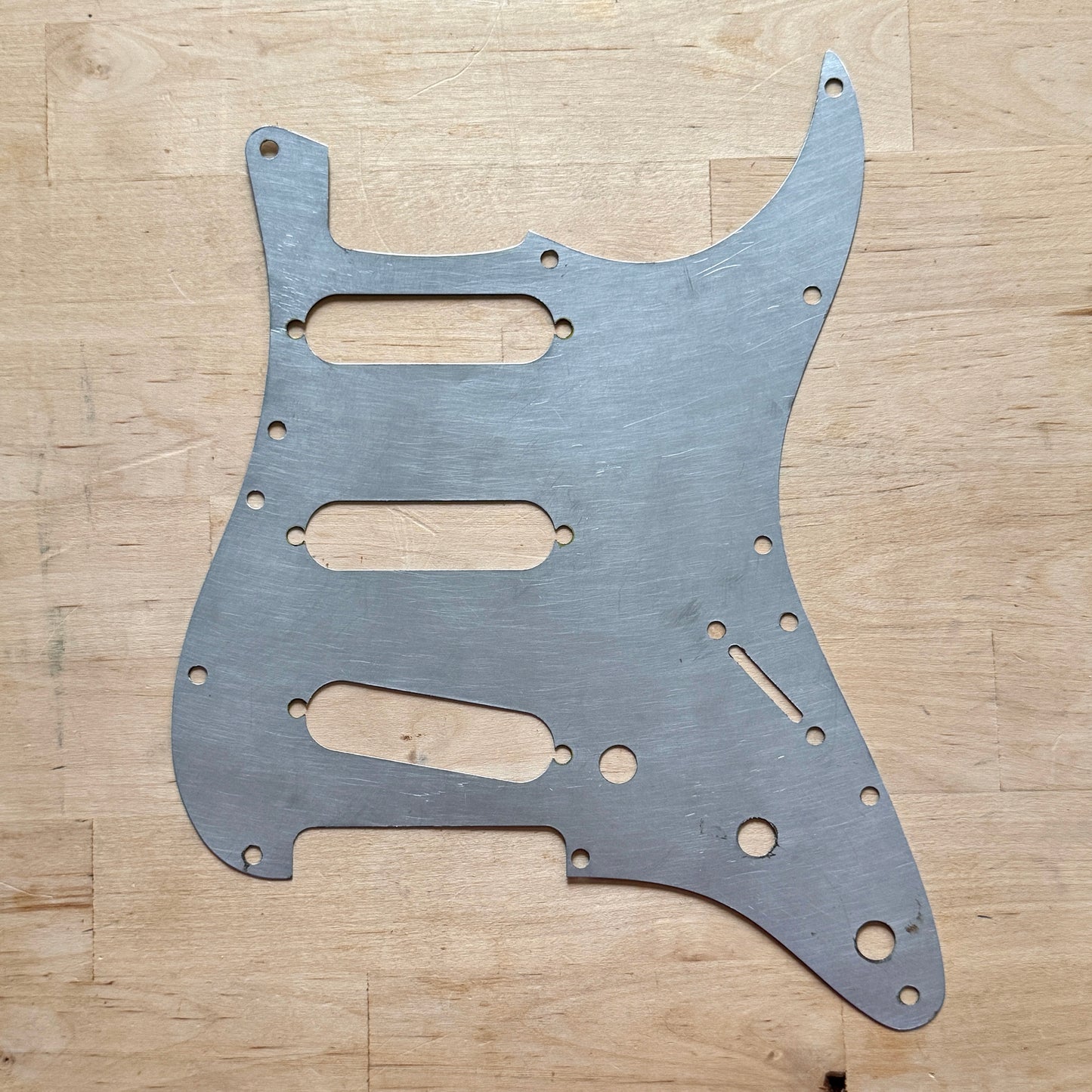 1960er Strat Full Size Shield Plate (Multi Pattern)