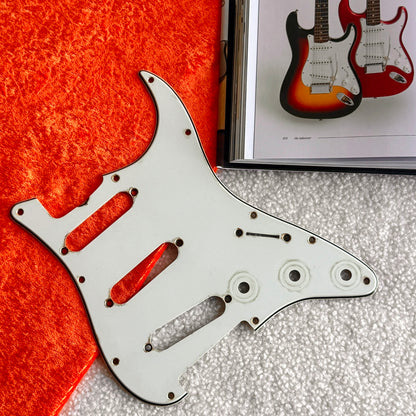1962 Strat® Pickguard in White Parchment