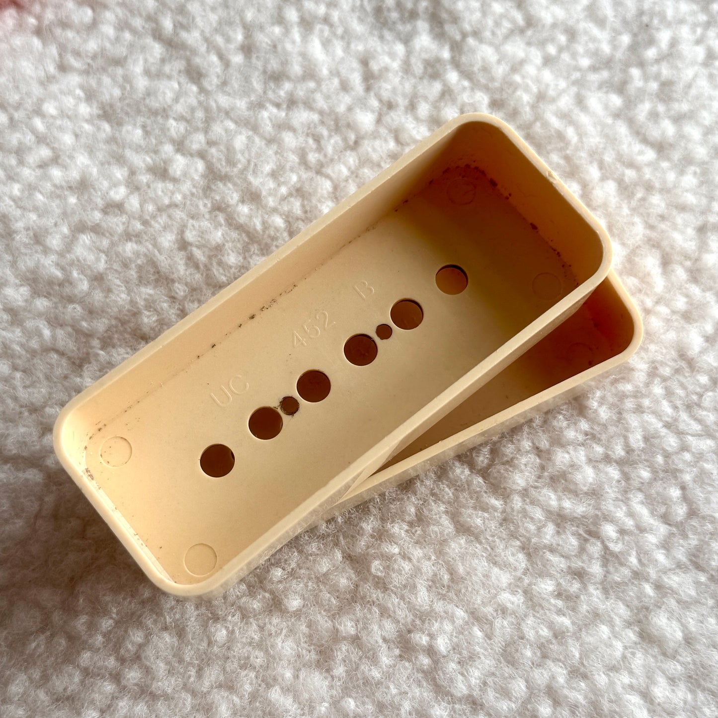 Burst • Butyrat P90 Pickup Covers 1956 Cream