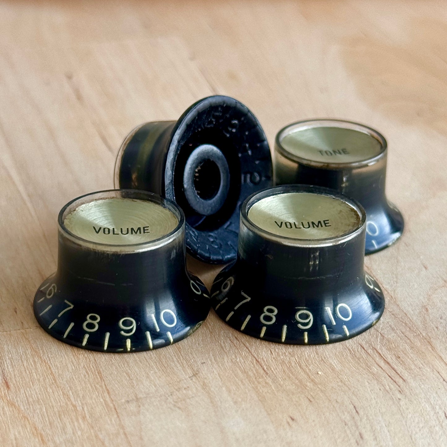 Vintage Reflektor-Knöpfe (Schwarz / Gold Kappe)