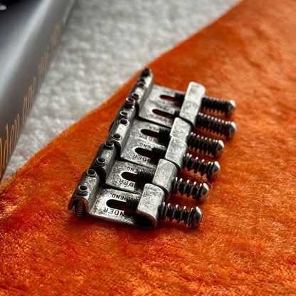 EINZELANFERTIGUNG • Fender® Pat Pend Strat® Saitenreiter