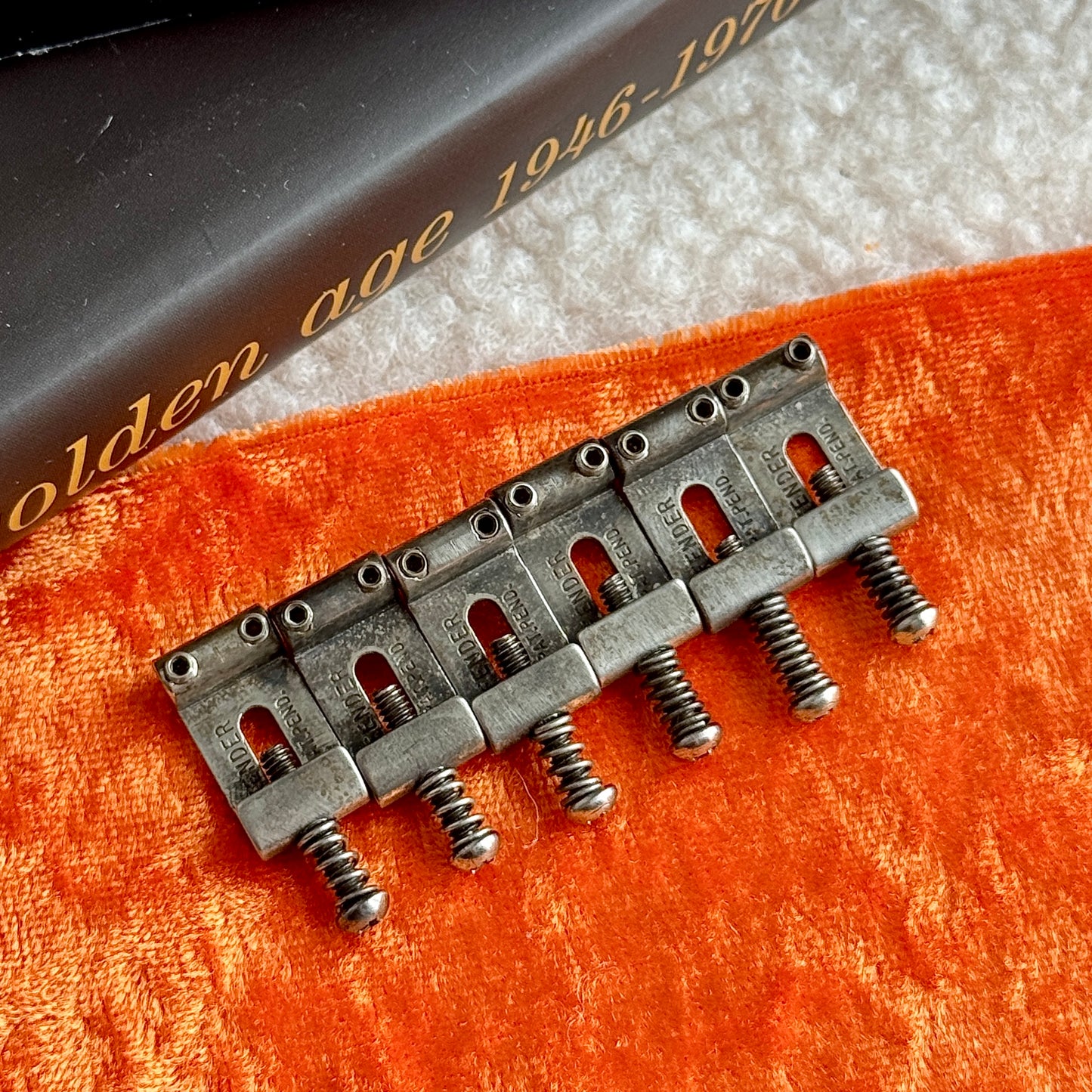 EINZELANFERTIGUNG • Fender® Pat Pend Strat® Saitenreiter