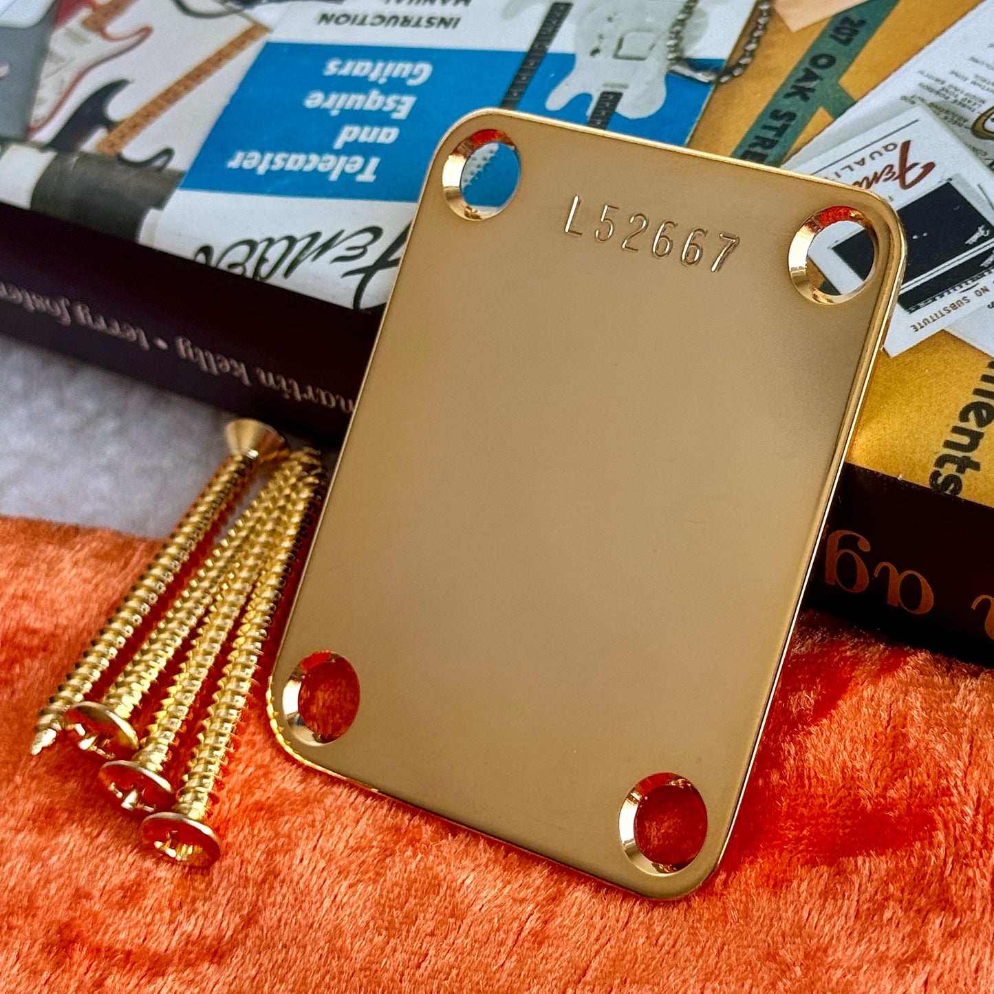 Vintage Halsplatte in Gold (Optionale Seriennummer)