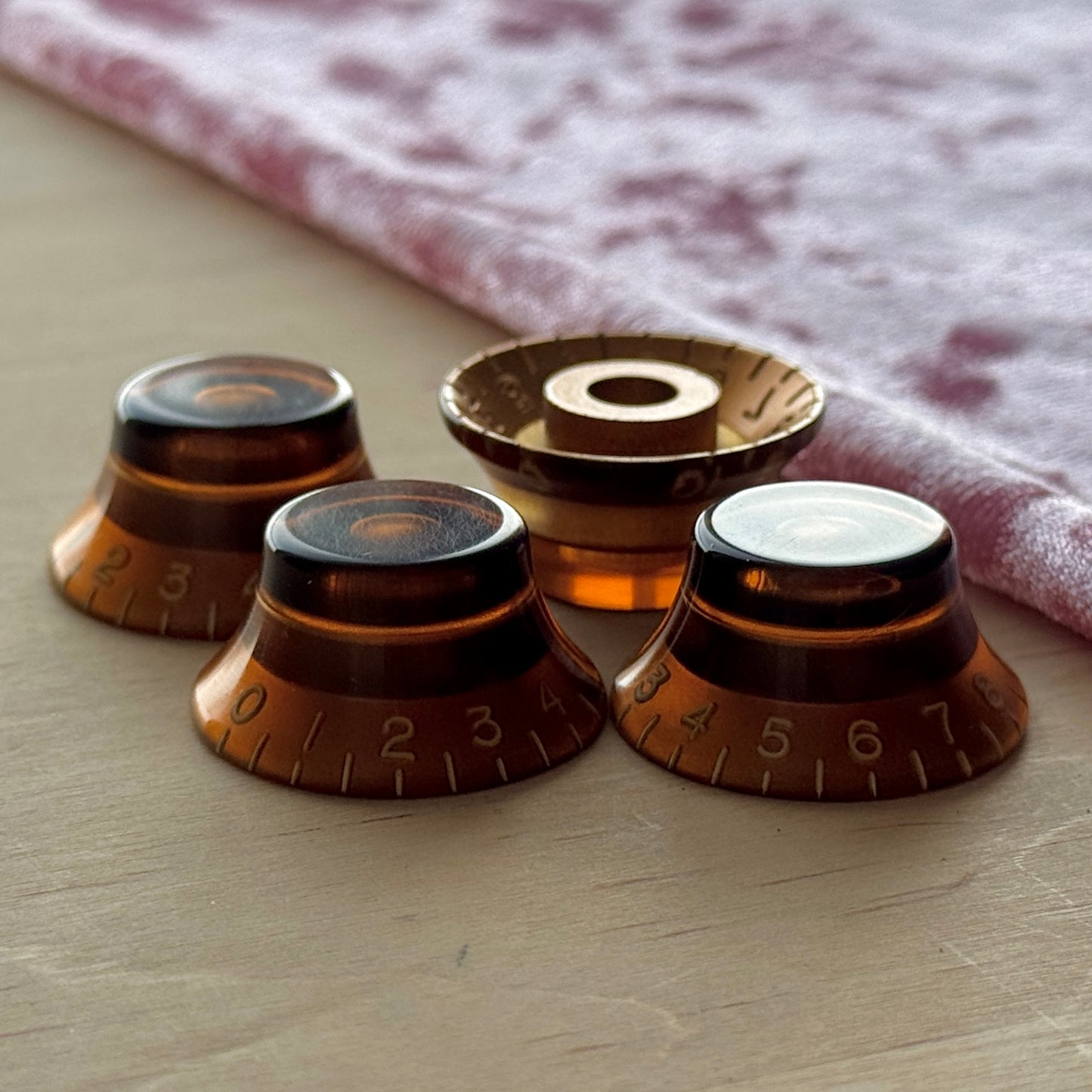 Antike Glockenknöpfe (Amber)