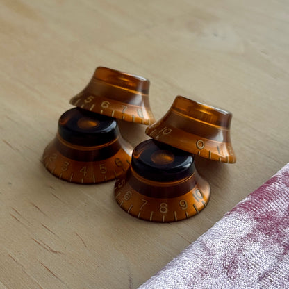 Antike Glockenknöpfe (Amber)