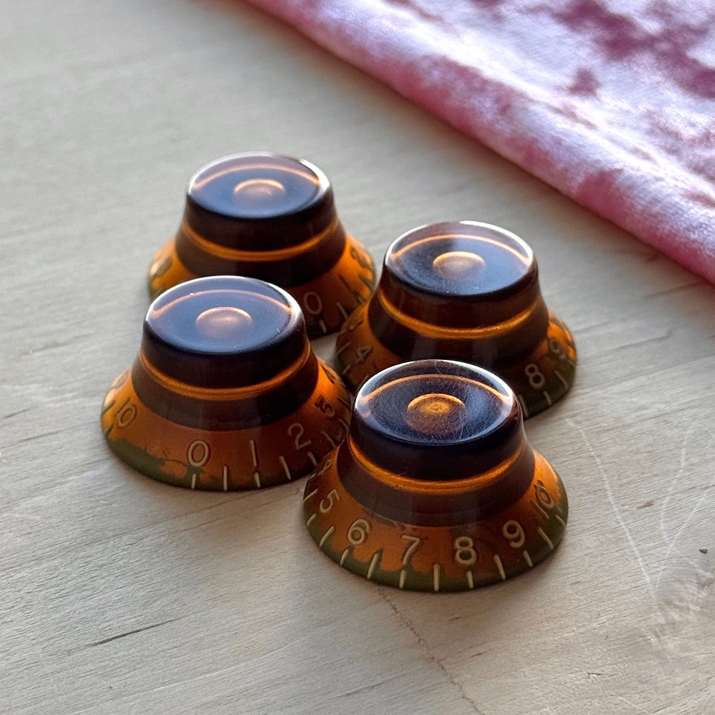 Antike Glockenknöpfe (Amber)