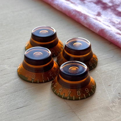 Antike Glockenknöpfe (Amber)