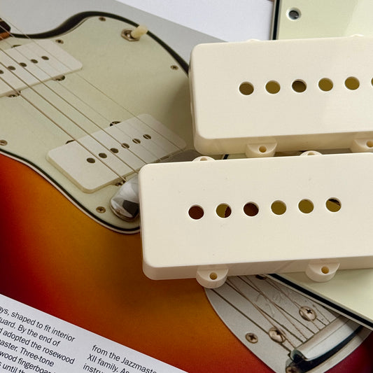 Jazzmaster® Pickup-Kappen in Ivory