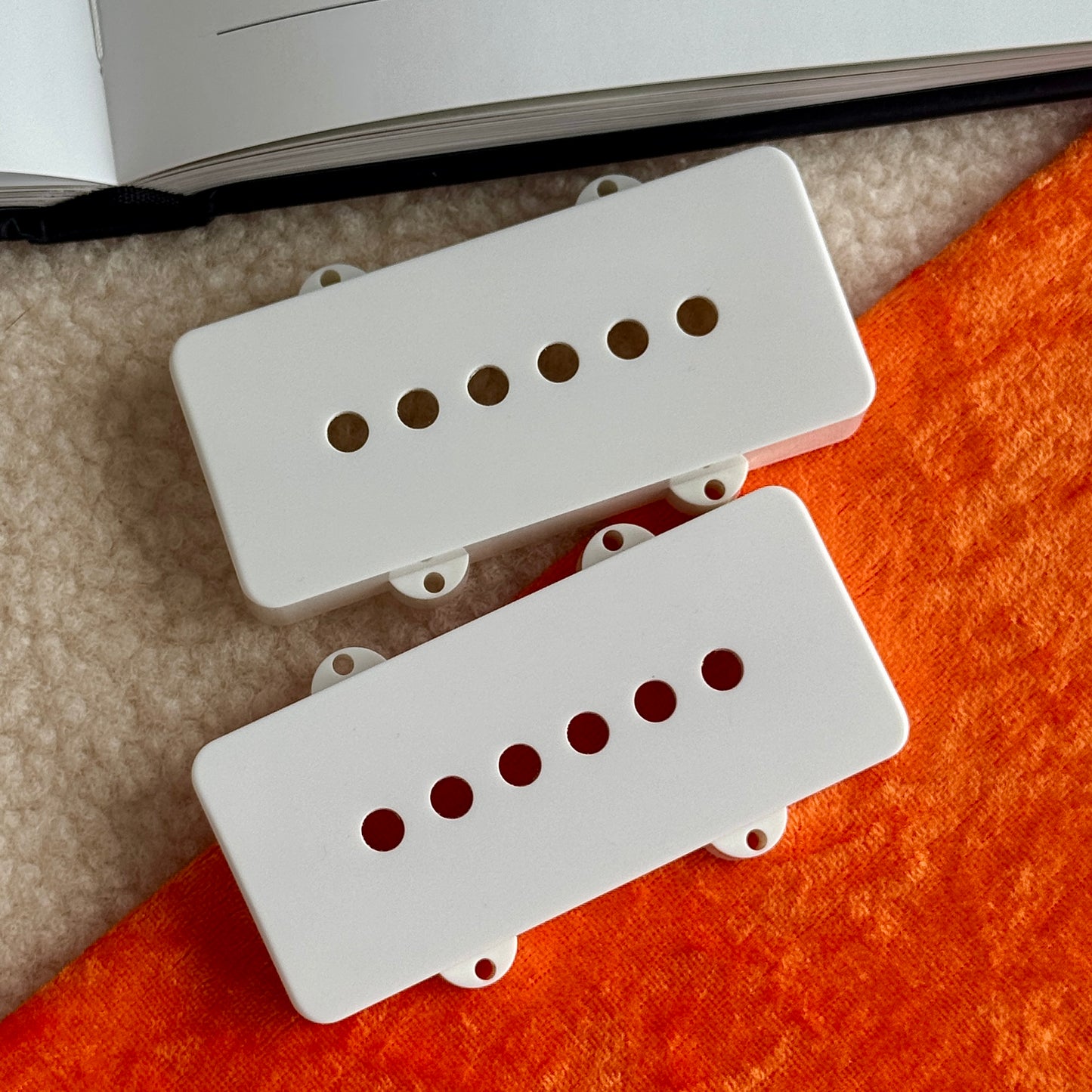 Jazzmaster® Pickup-Kappen in Weiß