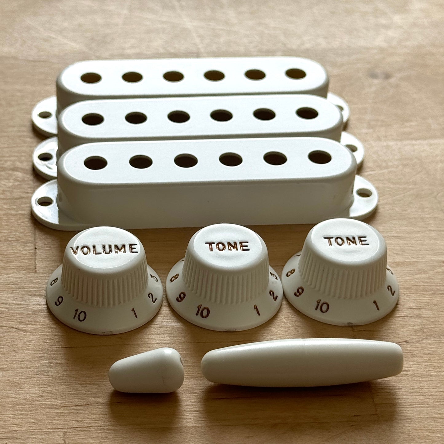 1955 Strat® Knobs, Covers & Tips (Bakelite Style)