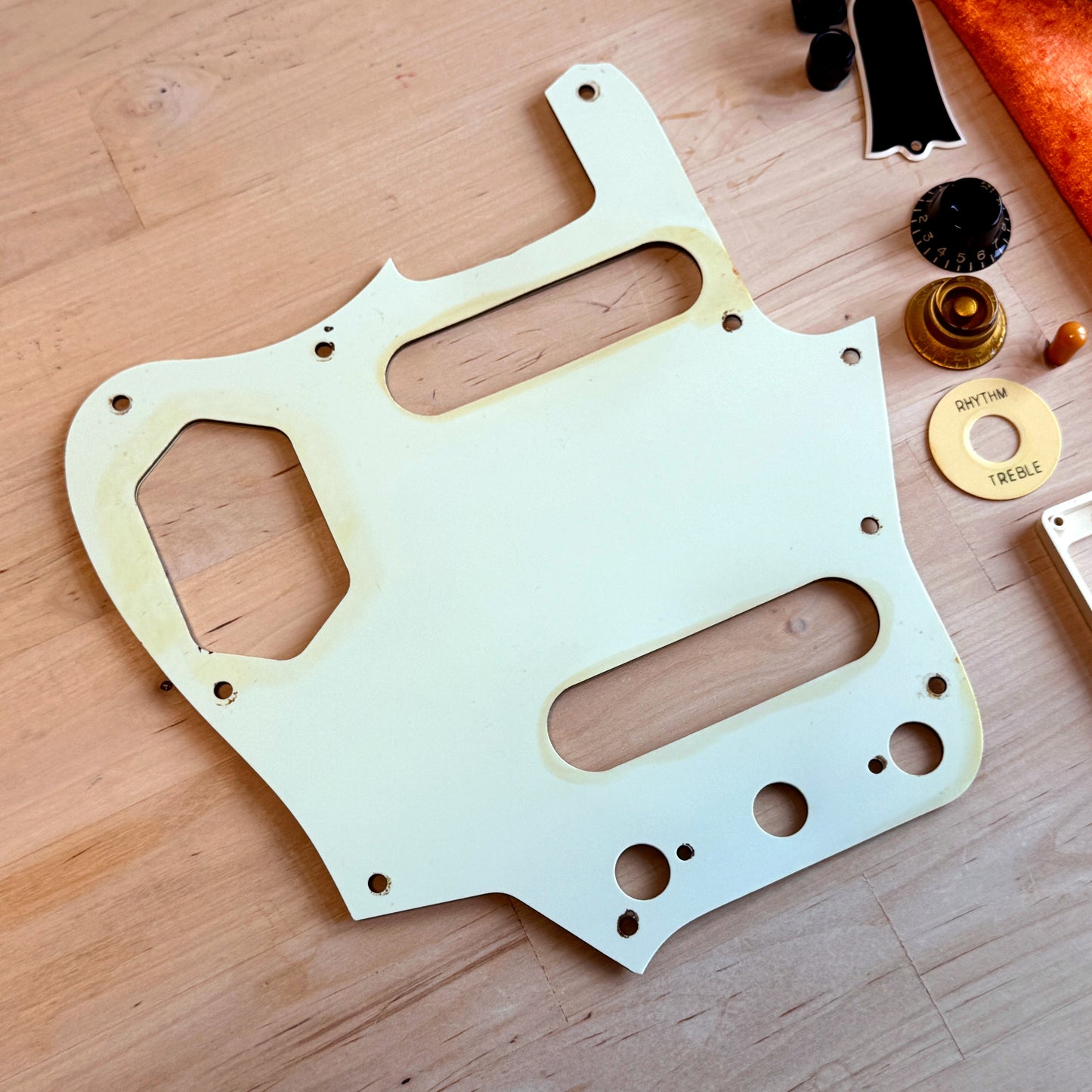 EINZELSTÜCK • '62 Jaguar Pickguard in Mint