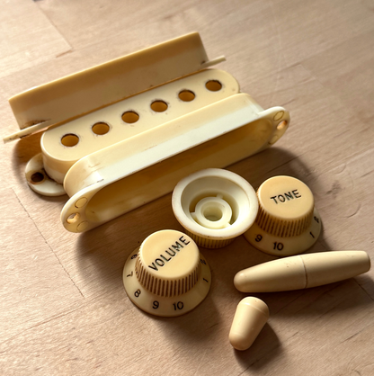1960er Strat® Nylon-Potikappen, -Tonabnehmerkappen & -Schalterkappen